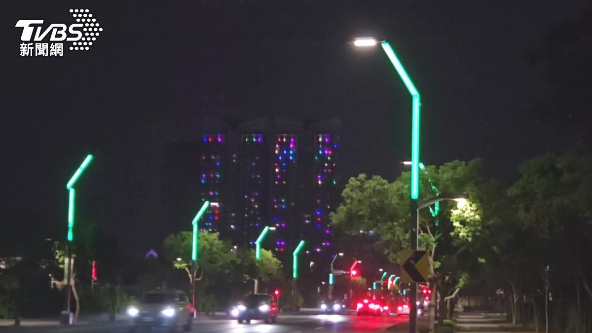 台中建案夜亮「七彩燈」爆紅,預售屋成交暴跌9成「腳踝斬」。(圖/TVBS)