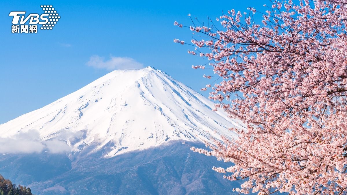 富士山封山還硬闖!中籍客滑倒受傷求救 民怨沸騰:自付救援費