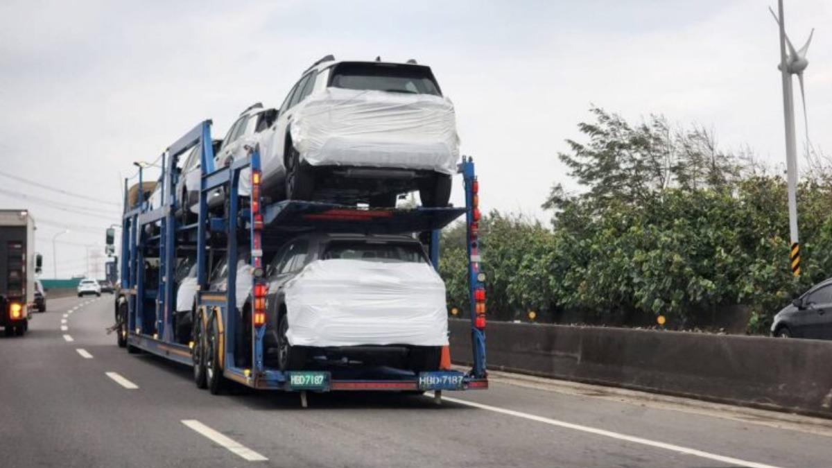 第6代RAV4在動力、油耗、安全科技與車機系統全面升級，加上價格帶具競爭力，難怪短時間內就累積超過5,000張訂單，交車期拉長也在預期之中。（圖／翻攝自RAV4車主社團）