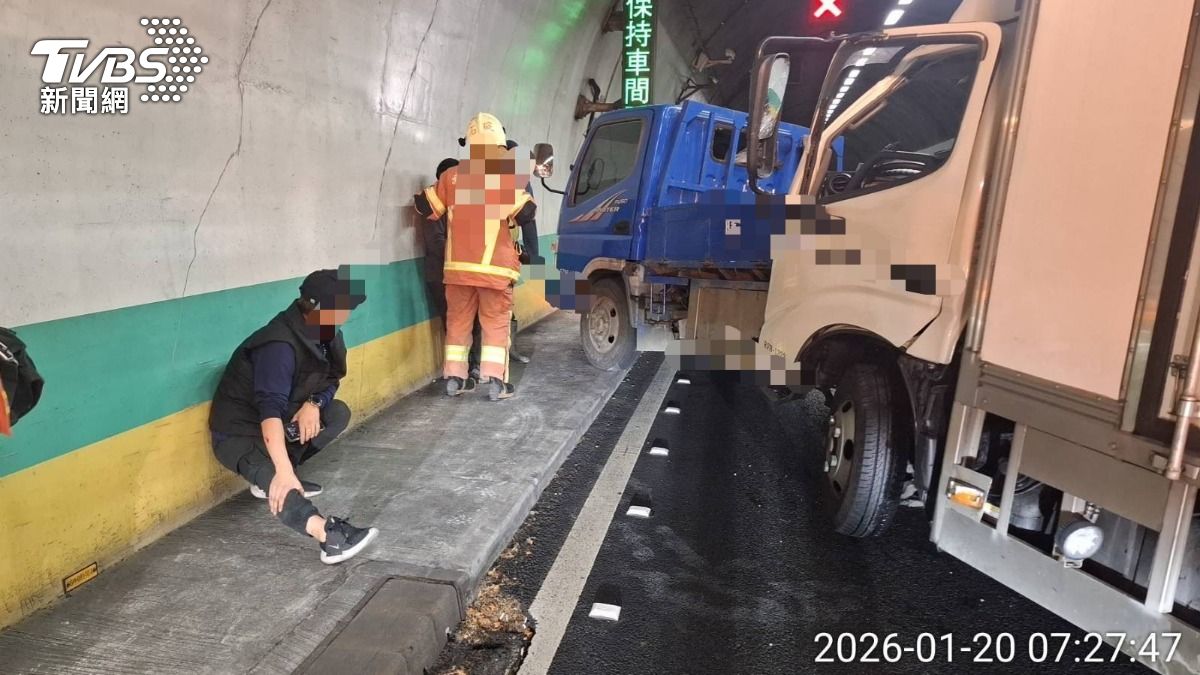 國道五號彭山隧道發生追撞車禍。(圖/TVBS)