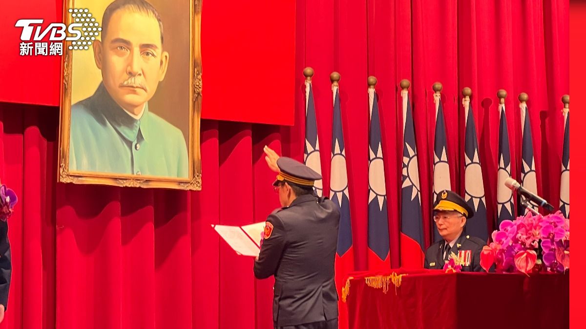邱紹洲就職宣誓。(圖/TVBS)