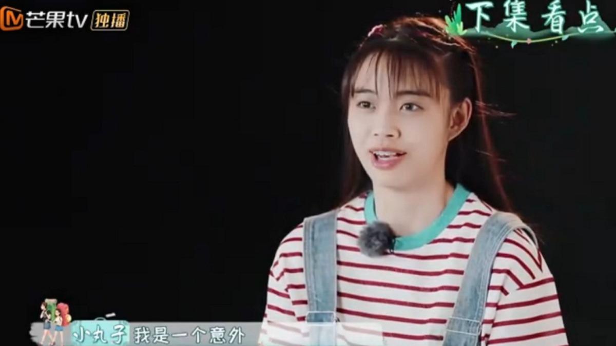 小丸子曾在節目上分享自己的出生,坦言就是一個意外。(圖/翻攝自一路成年微博)