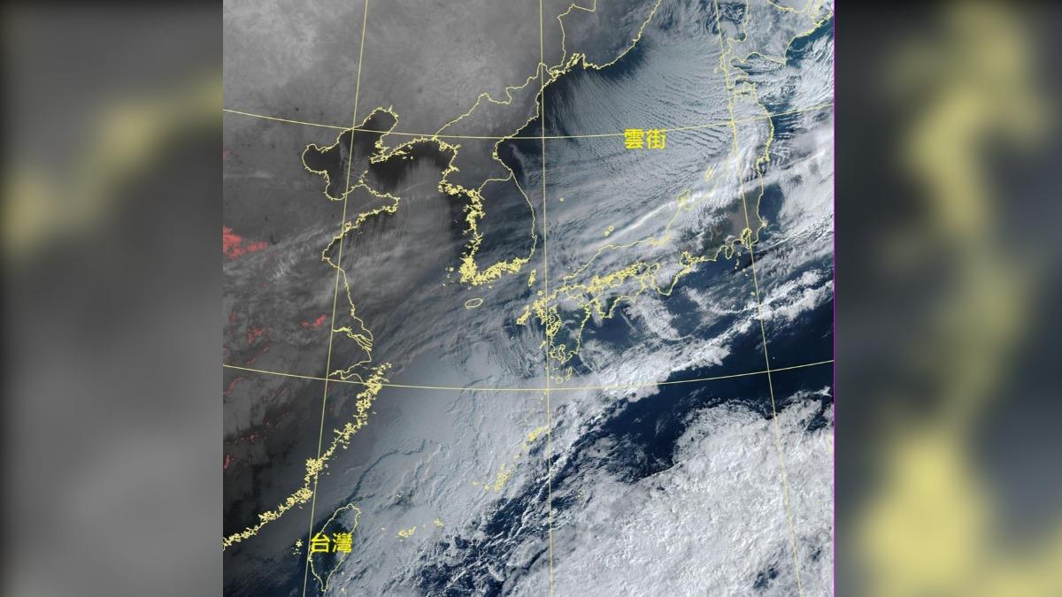 天氣/強烈冷氣團南下!鄭明典1圖看雲街:日本海這一區超清楚