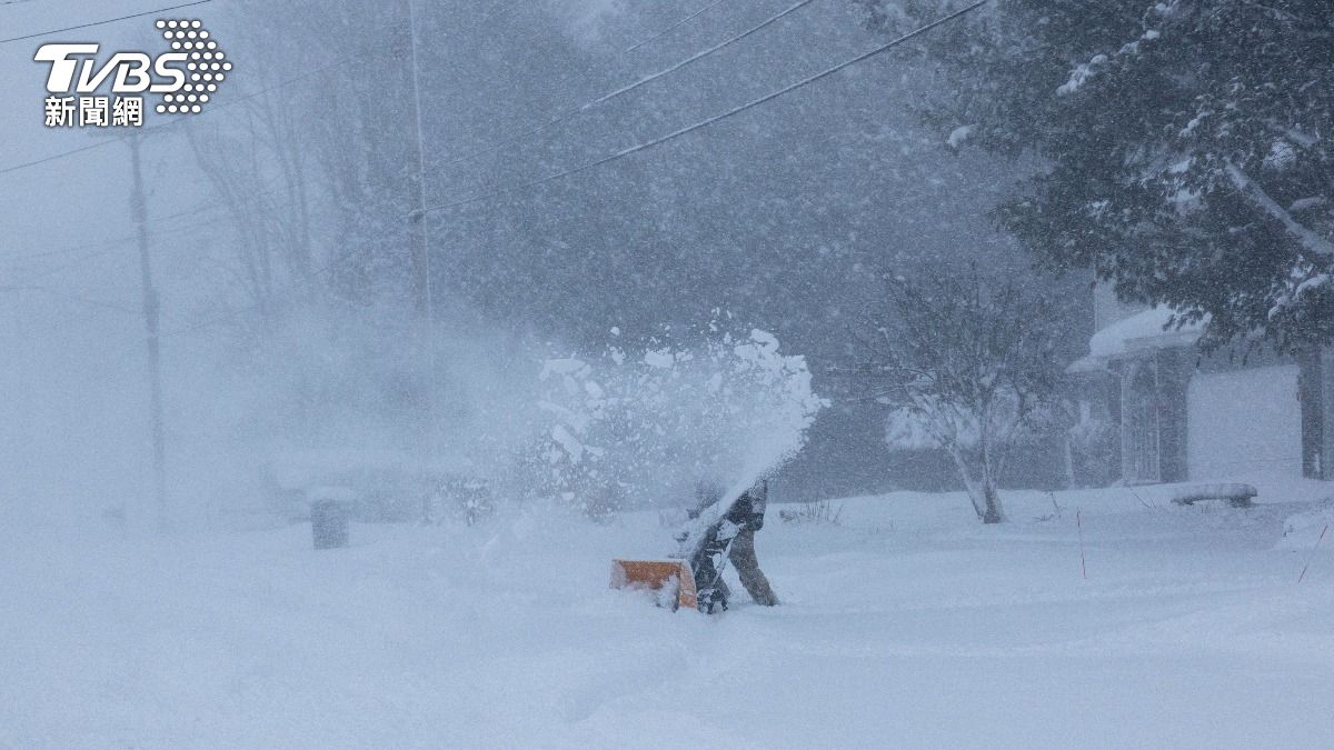 美國密西根州的洲際公路，因為暴風雪導致超過100輛車連環追撞。（示意圖／達志影像美聯社）