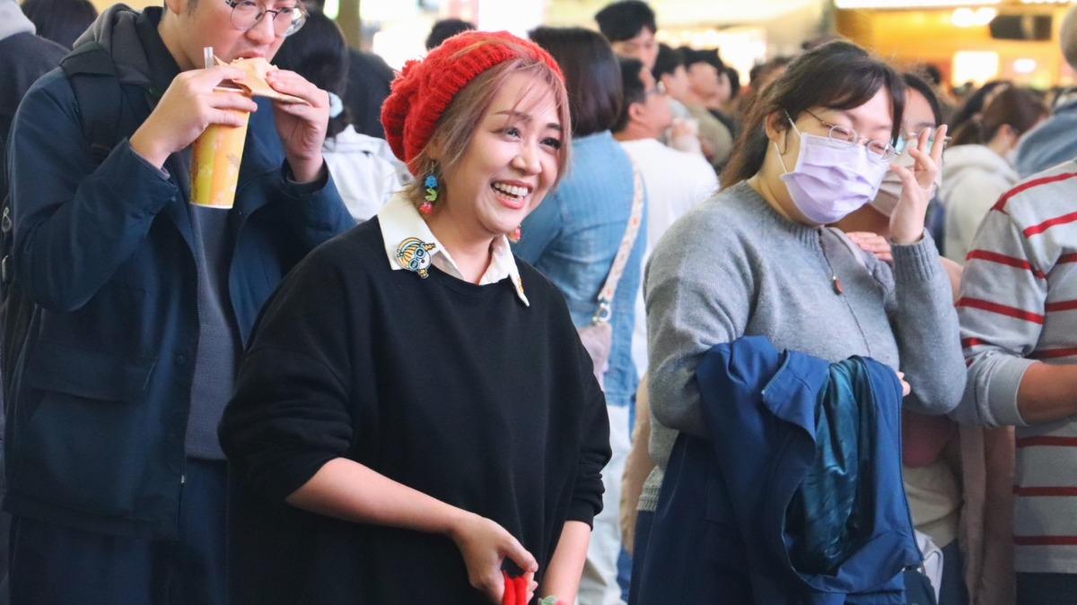 唱紅《甄嬛傳》片尾!女歌手無預警現蹤街頭 飆嗓遭檢舉尷尬了