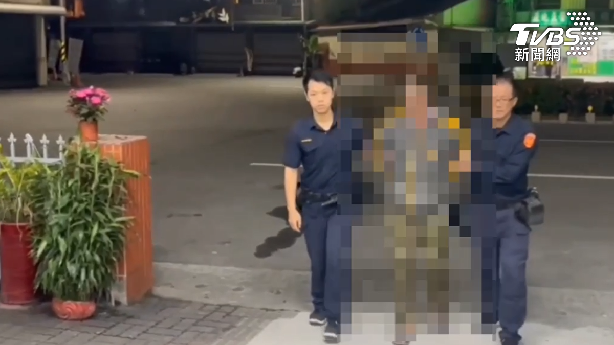 警方已在現場查扣刀具一把,全案依涉嫌侵入住居、毀損及恐嚇等罪嫌移送偵辦。(圖/TVBS)