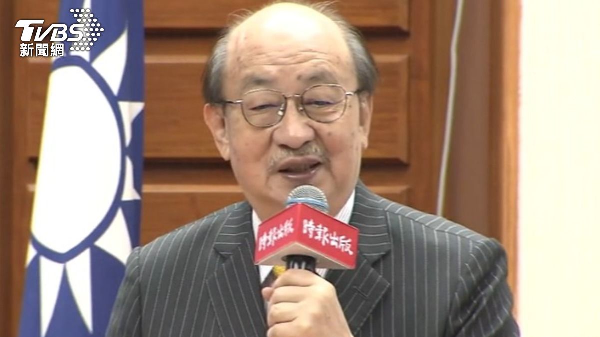 柯建銘出席發表會，笑問趙少康何時要「續杯」和解咖啡。（圖／TVBS）
