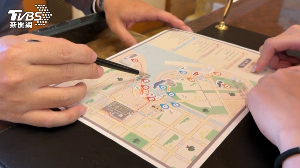 飯店公關經理表示，飯店推出免費接駁專車服務，讓房客能夠輕鬆自在地抵達冬日遊樂園及亞灣區周邊景點。（圖／TVBS）