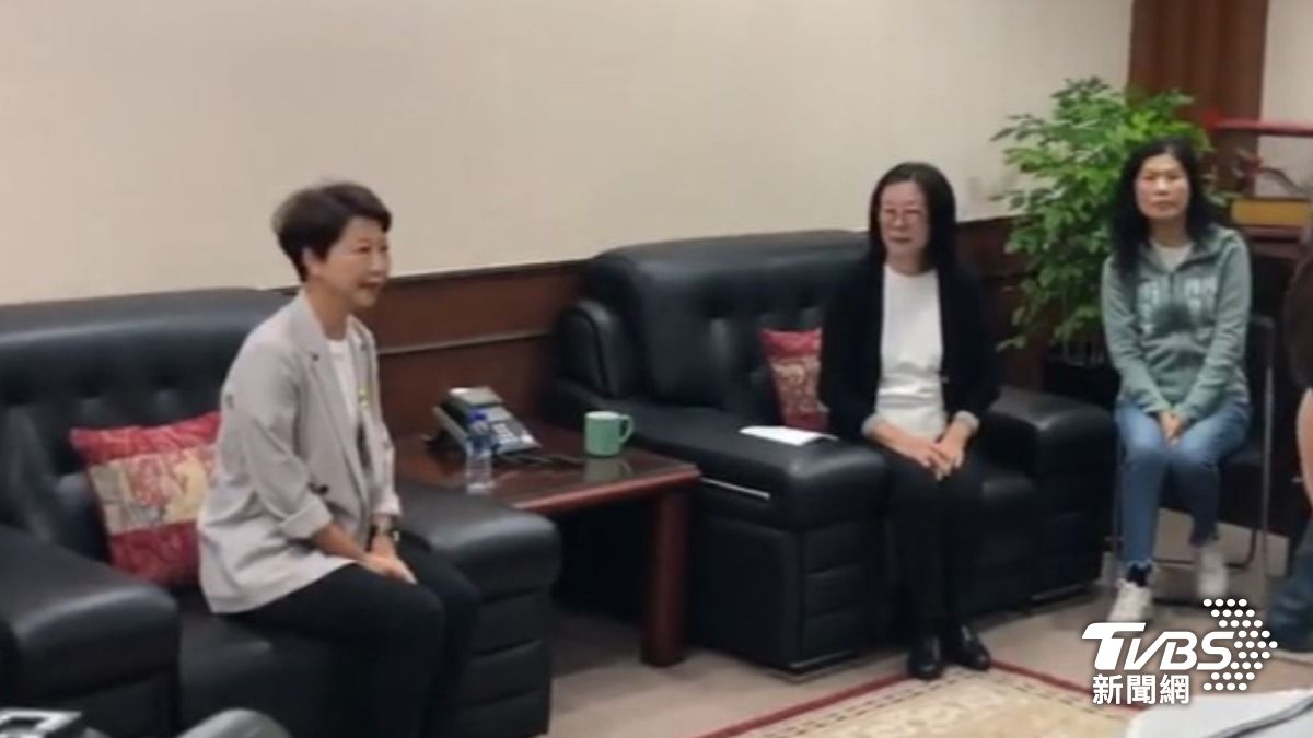 綠委陳亭妃拜會台南市議會議長邱莉莉。（圖／TVBS資料畫面）