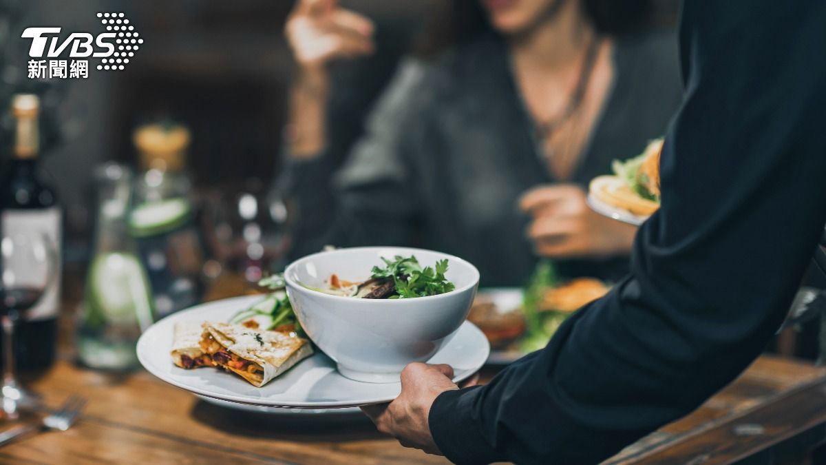 餐飲開5萬招人!他提「抵制企業」逼出高薪 網揭辛酸:仍沒人做