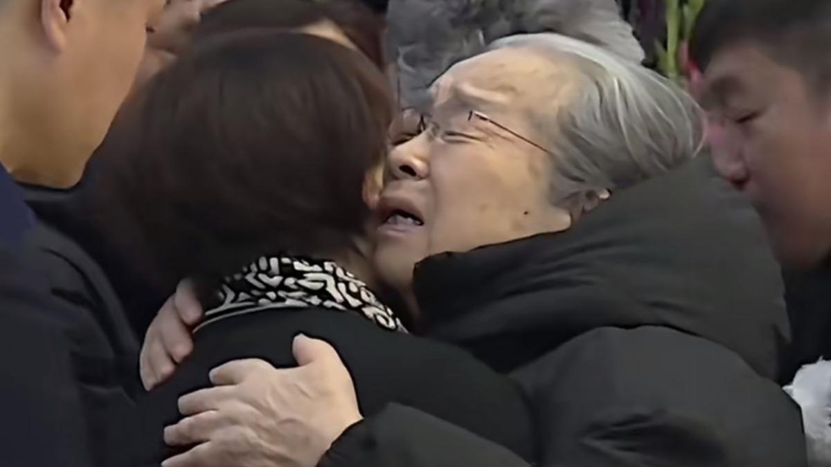 李明啟(右)跟陶玉玲情同姊妹。(圖/翻攝自微博)