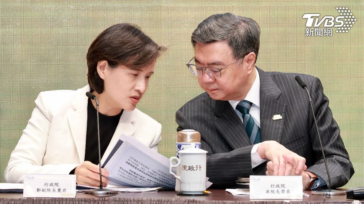 行政院副院長鄭麗君、行政院長卓榮泰。（圖／潘建樺攝）