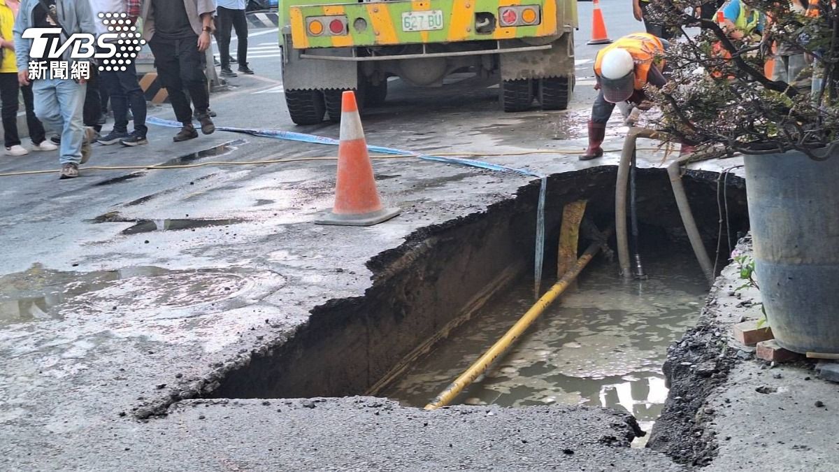快訊/台南五妃街又現天坑!地基掏空深度「可吞1成人」