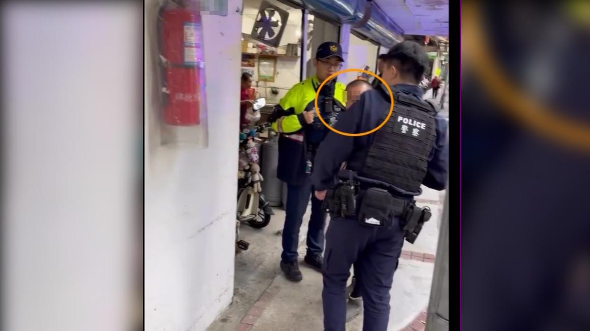 警方到場告誡該名男子不要用手電筒向外照射。(圖/來源Threads@rockmd30)