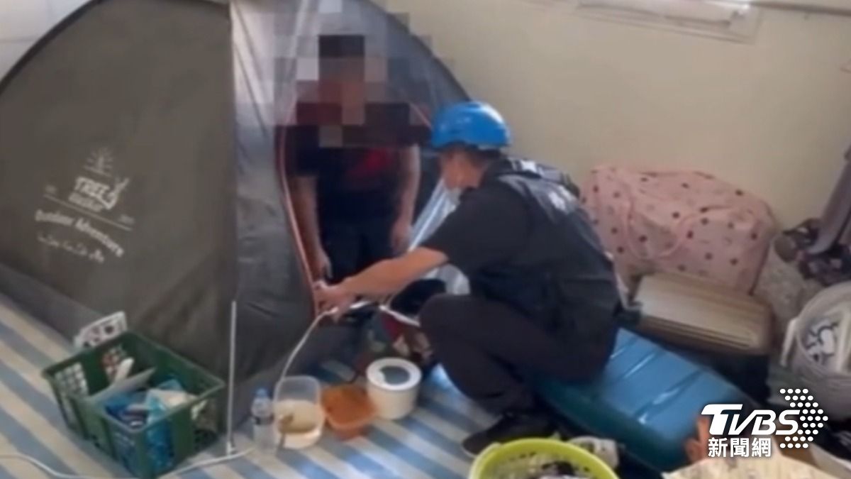 逃逸移工工地搭帳棚當自家,吃住都在這。(圖/TVBS)