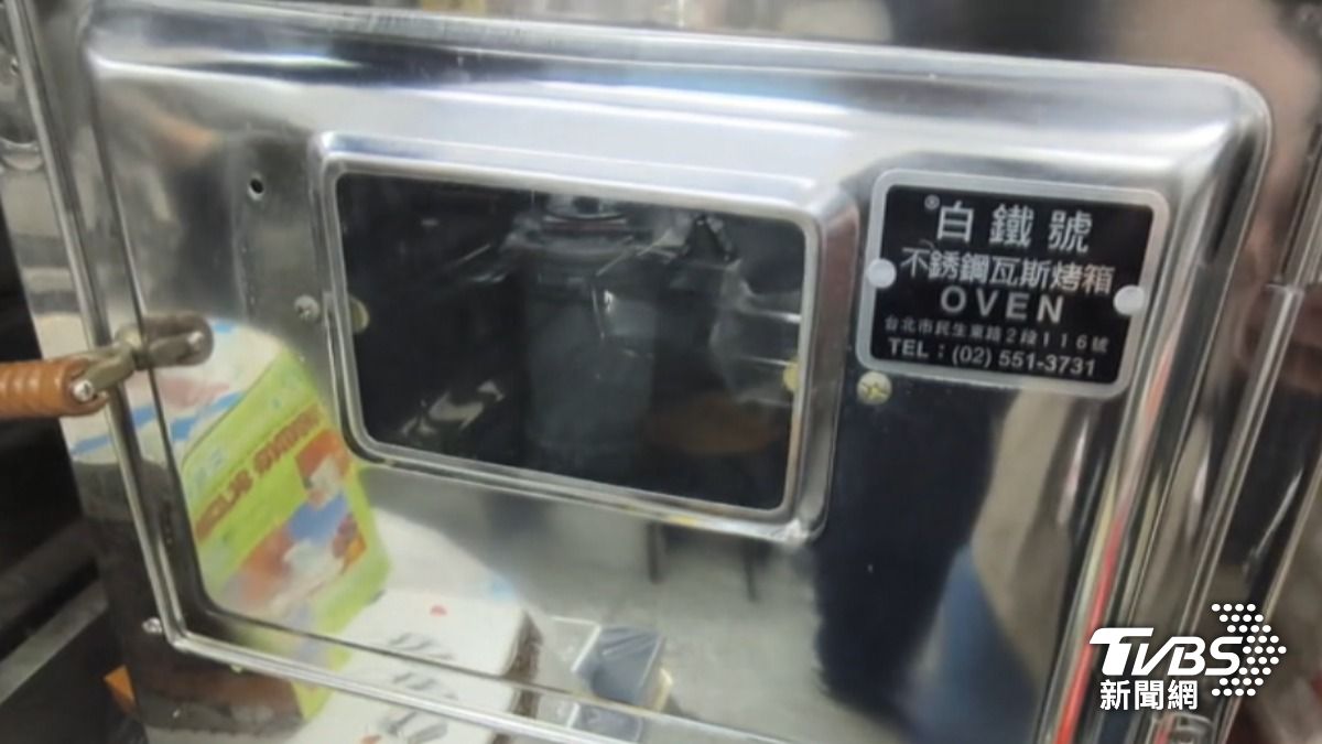 瓦斯烤箱是「白鐵號」招牌商品之一。（圖／TVBS）