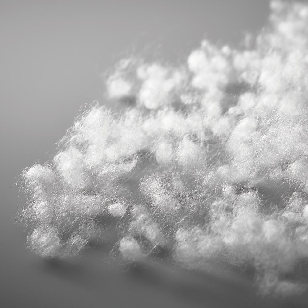採用PUFFTECH日本纖維技術,利用比髮絲細5分之1的纖維,打造3D中空結構以鎖住空氣。(圖/UNIQLO官網)