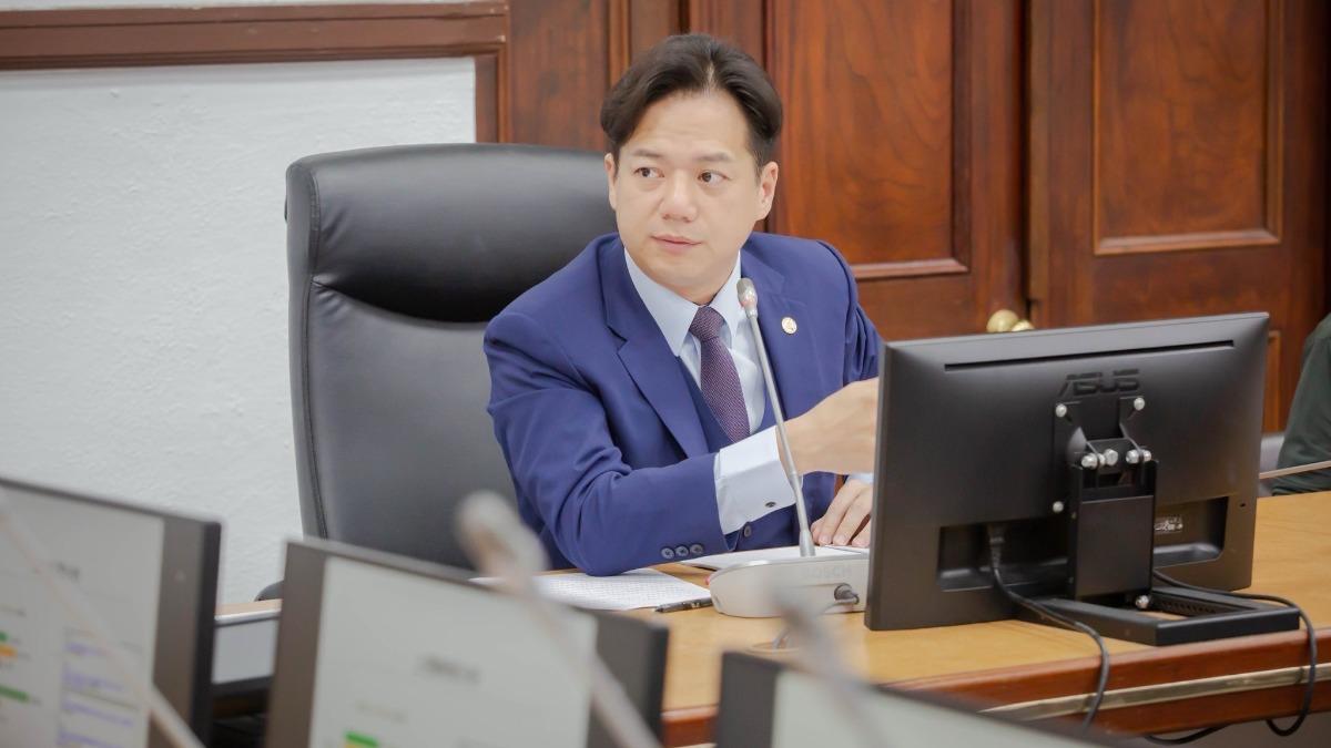 邱臣遠遭爆性騷?要求女員工「上廁所都要跟」 本人駁斥
