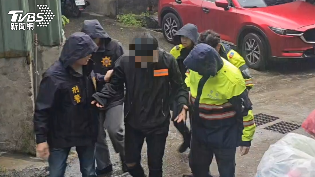 犯嫌於現場被警方逮捕。(圖/TVBS)