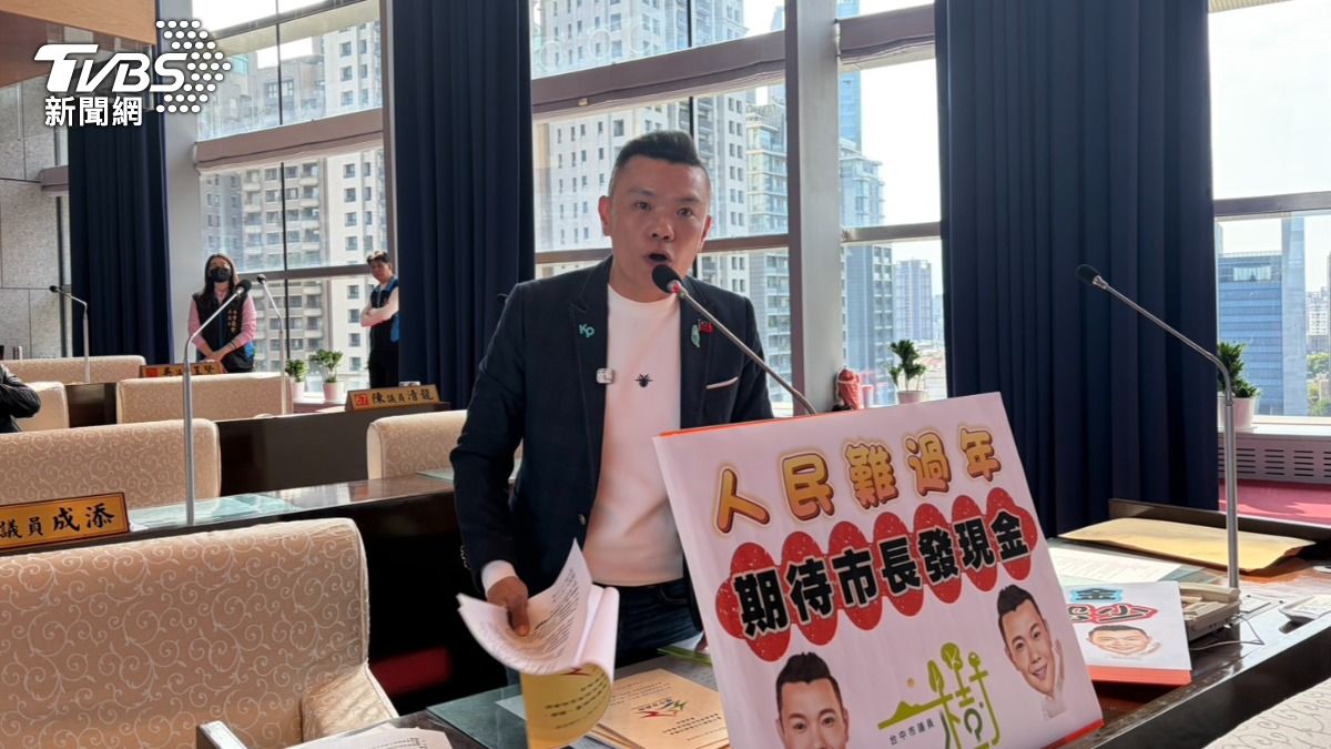 民眾黨議員江和樹質詢普發現金議題。（圖／林冠丞攝）