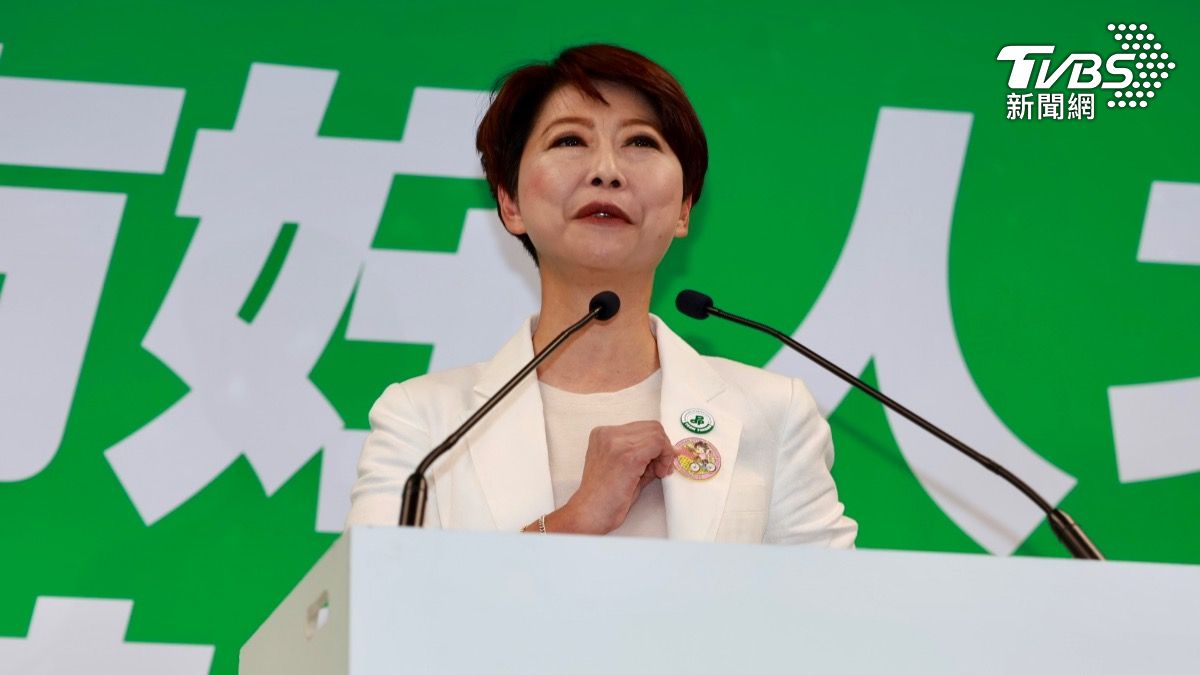 陳亭妃喊話「翻頁再翻頁」。(圖/華子琛攝)