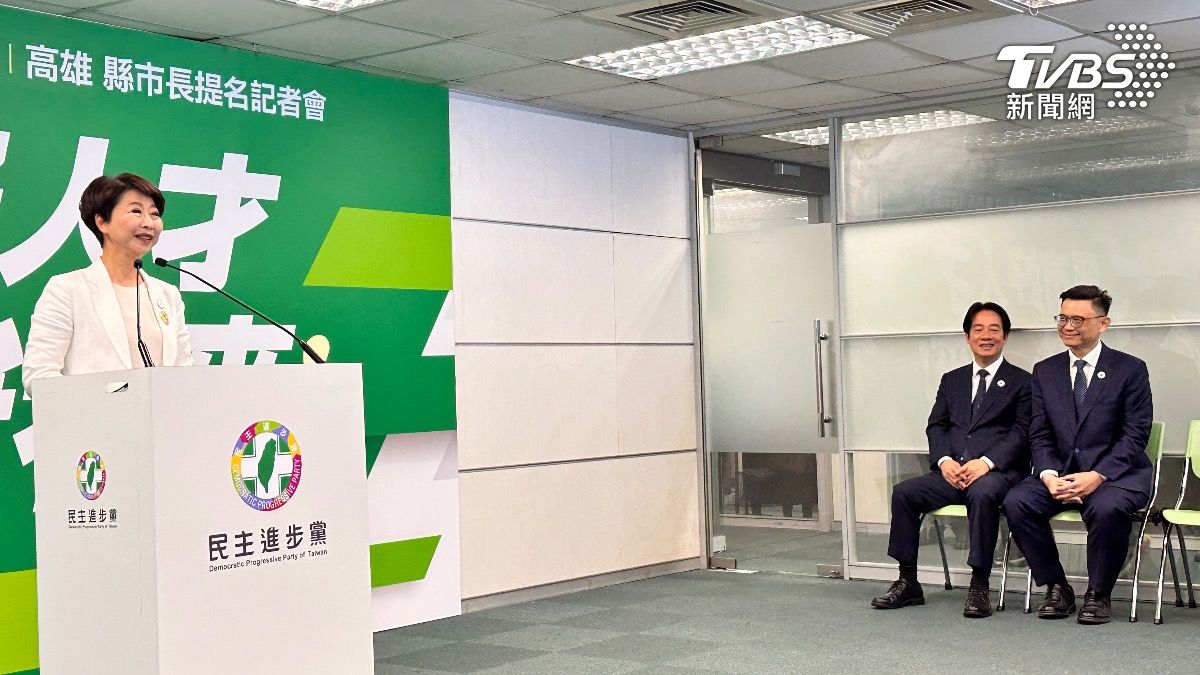 陳亭妃在致詞時,賴清德全程微笑。(圖/潘袁詩羽攝)