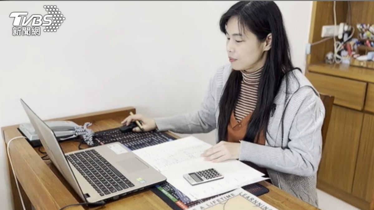 有「脫北族」分享，11年前準備購屋時。新北桃園同樣1300萬元但坪數差3倍。（圖／TVBS）