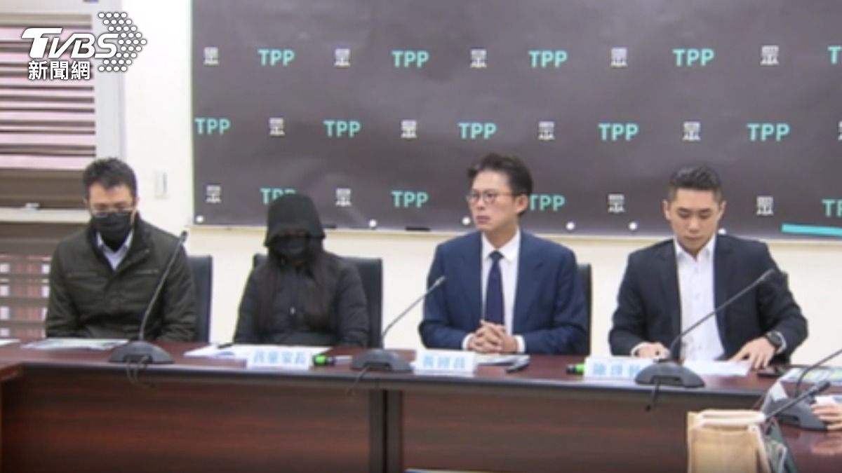 新北幼兒園爆不當管教! 3歲童遭逼脫褲擦地 監視器畫面遭剪輯。(圖/TVBS)