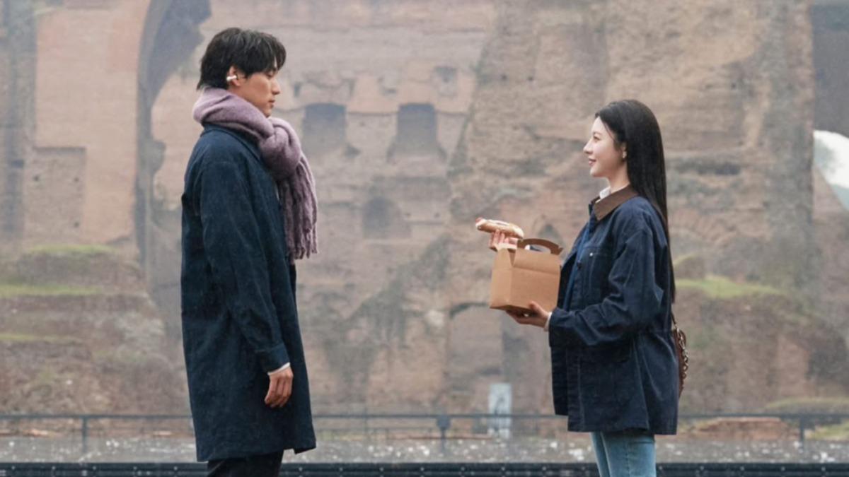 高允貞-情怎麼翻譯-Netflix-韓劇-香奈兒-Chanel-牛角包-毛帽-精品包