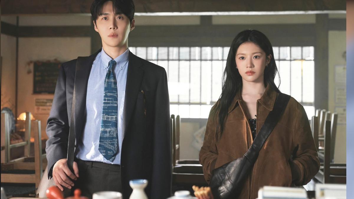 高允貞-情怎麼翻譯-Netflix-韓劇-香奈兒-Chanel-牛角包-毛帽-精品包