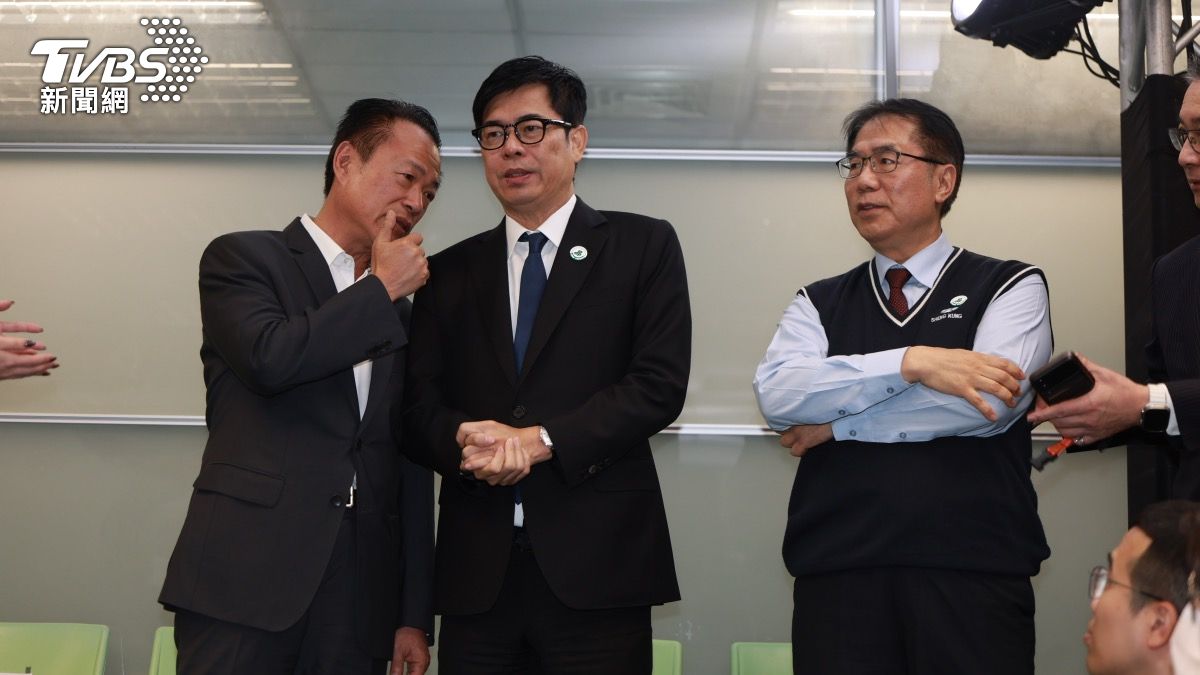 嘉義縣長翁章梁、高雄市長陳其邁與台南市長黃偉哲都出席提名記者會。（圖／華子琛攝）