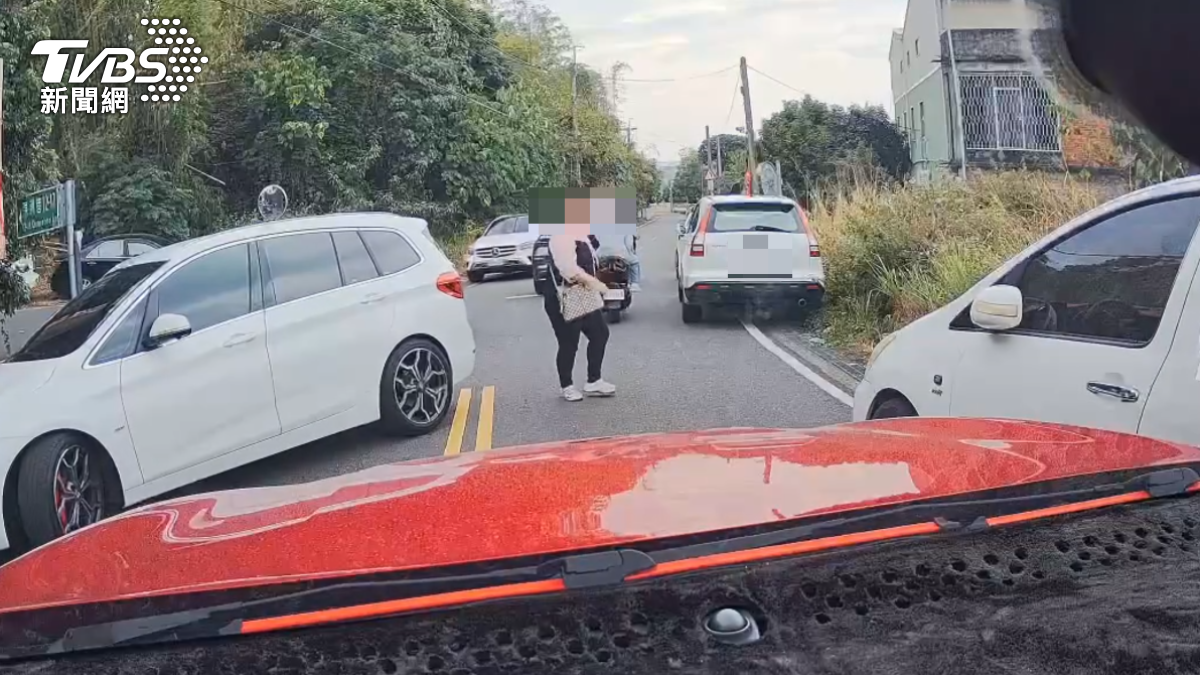 白車將被依法開罰。(圖/Threads z0523520提供)