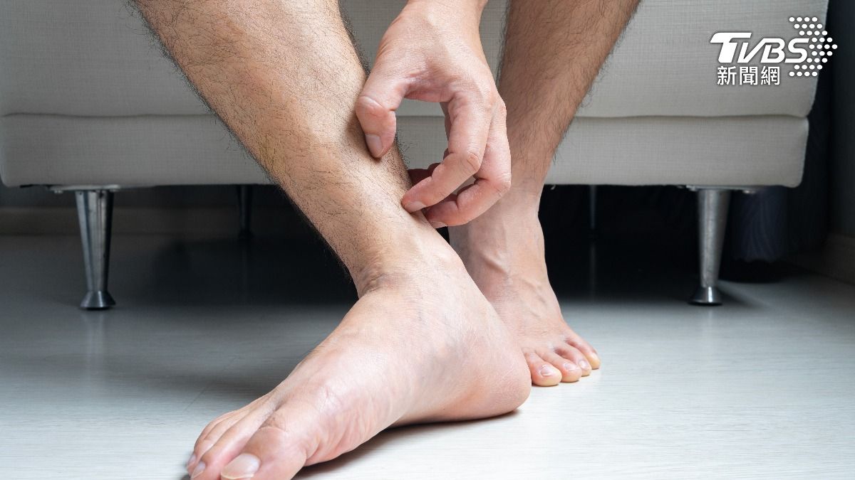 老翁冬季時感覺異常乾癢，就醫檢查才發現是神經病變。（示意圖／shutterstock 達志影像）