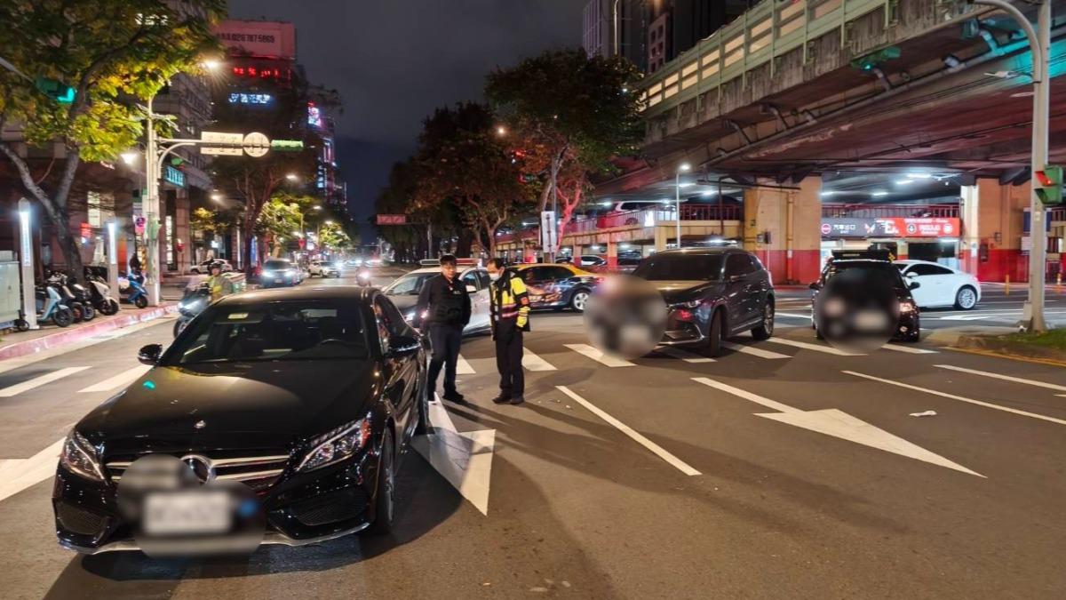 北市行人過馬路遭左轉車撞倒 慘被「賓士再輾過」不治身亡