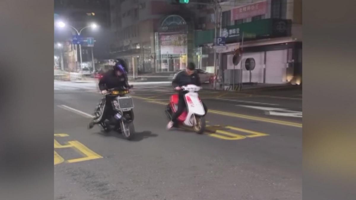 雲林2男飆車耍帥拍片上傳　警秒鎖定「扣車送辦」最高罰9萬。(圖／雲林新聞爆料網社群)