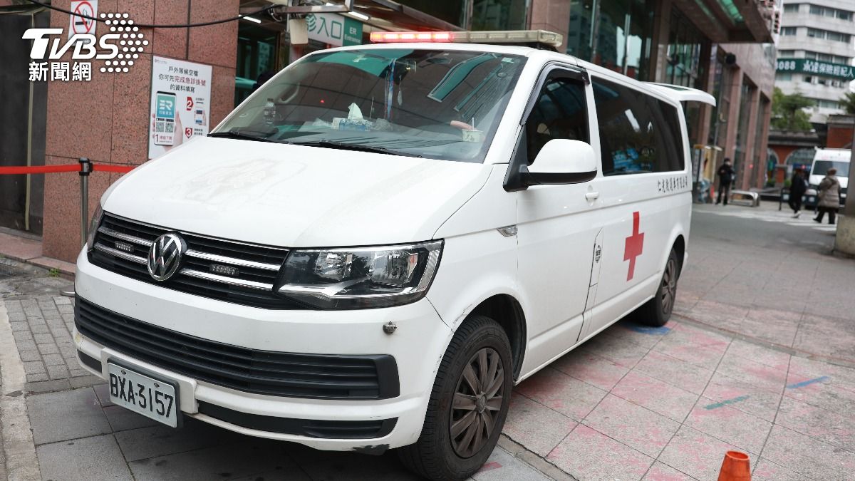 台東某社區飄惡臭!警調雲梯車 驚見獨居男「面朝下」陳屍床邊