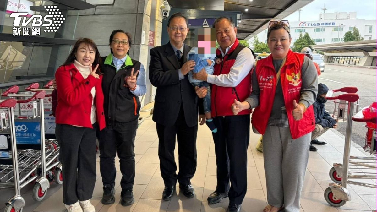 眾人送機。(圖/TVBS)