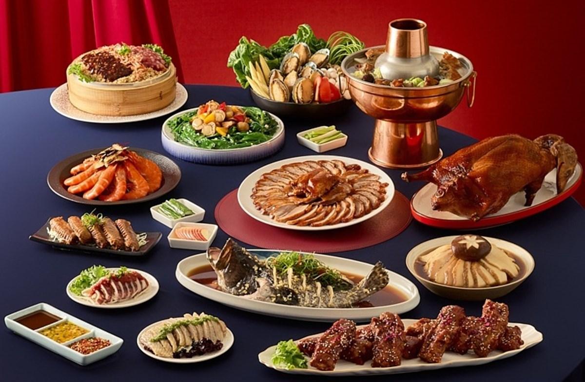 享鴨金鴨報喜百匯宴內含琥珀酥皮烤鴨、臘味櫻香糯米糕等9道餐點,分量十足。(圖/王品集團提供)
