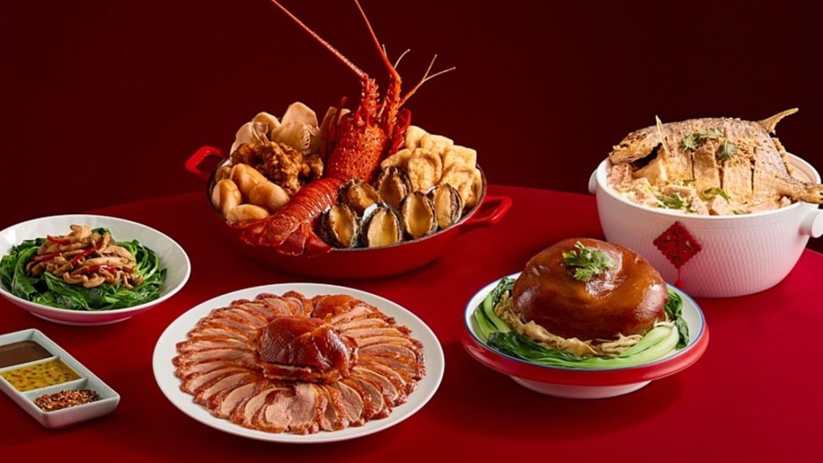 莆田御膳海陸星饗宴有龍蝦搭配鮑魚、排骨酥等奢華海陸盆菜,還有年節必吃御饌蒜蓉蒸鱸魚,超級澎派。(圖/王品集團提供)