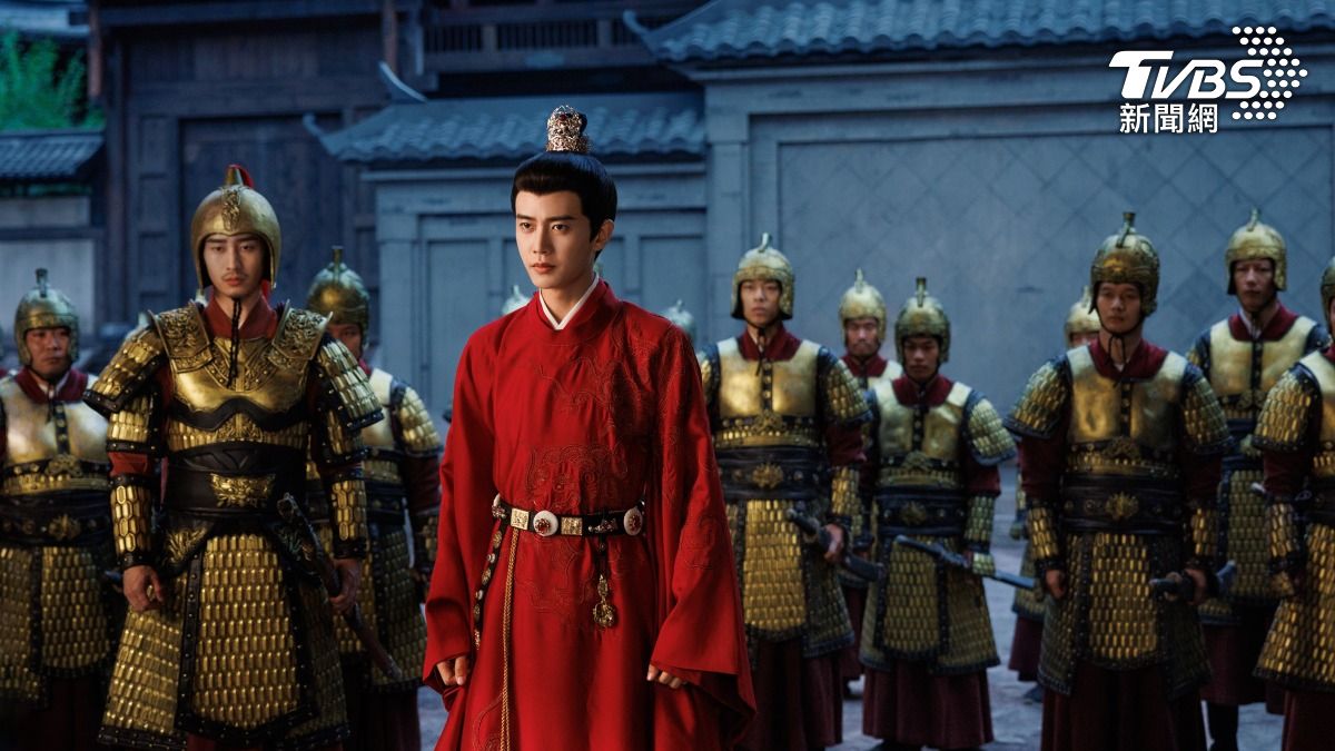 任嘉倫在《流水迢迢》中飾演臥底權臣，眼神戲充滿殺氣與層次。（圖／TVBS）