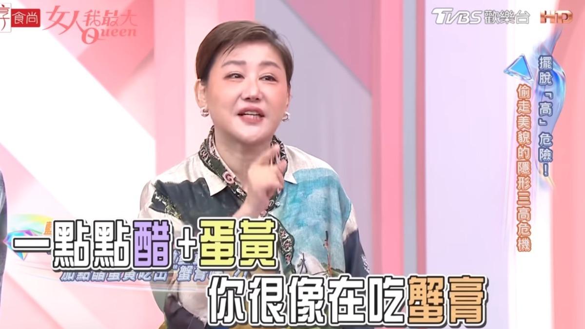 藍教主分享，要在蛋黃加一點「醋」，就能瞬間提升蛋黃的味道。（圖／翻攝自女人我最大）