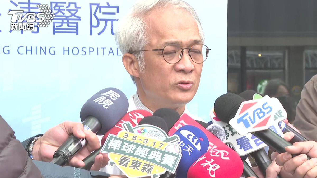 台中澄清醫院副院長蔡哲宏表示，對方卻突然情緒激動，一拳就揮了過來。(圖／TVBS)