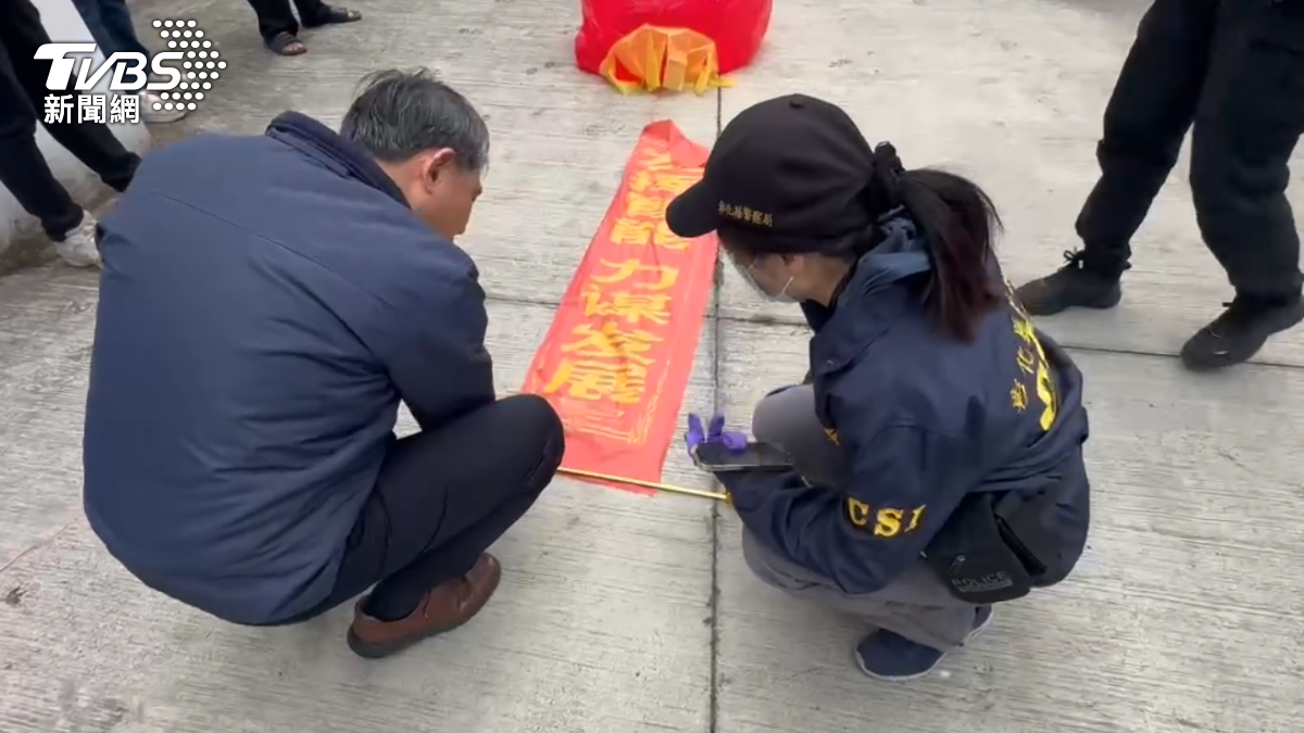 軍警急介入調查。(圖/TVBS)