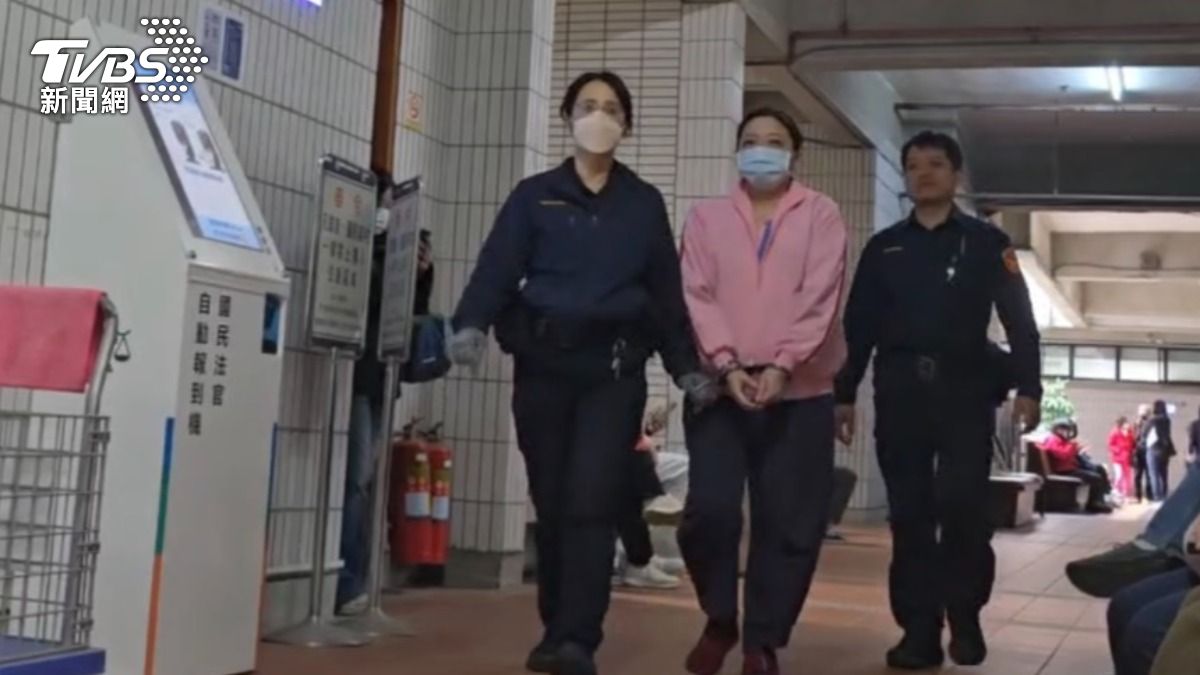 李女今日出庭，對於犯行全數認罪。（圖／林冠丞攝）