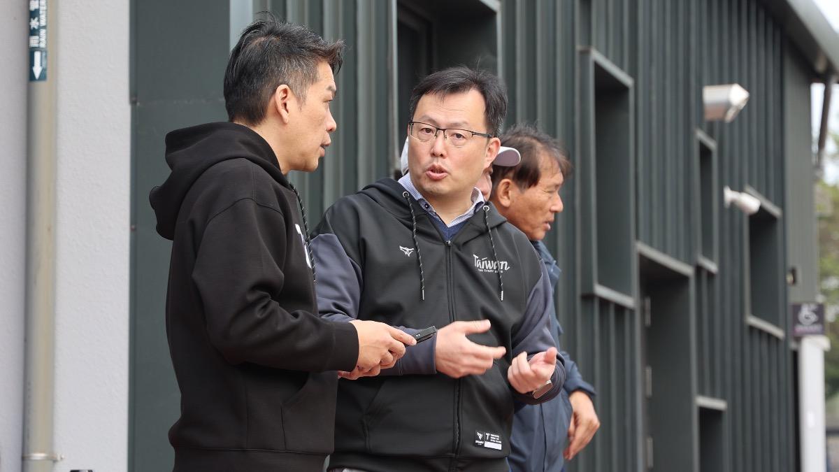 李柏毅昨天和鄭世忠前往左營國訓中心關心選手現況。（圖／李柏毅辦公室提供）