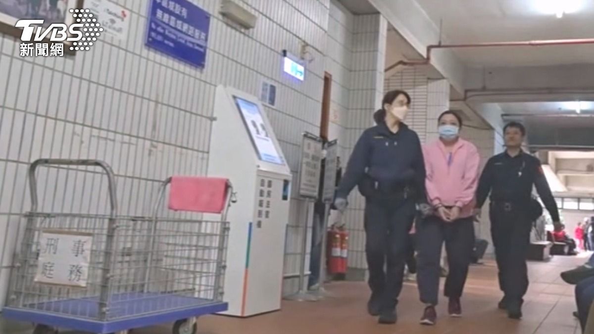 豐原5口輕生案首開庭!女團購主上銬認罪 辯稱「精神不佳」。(圖/TVBS)