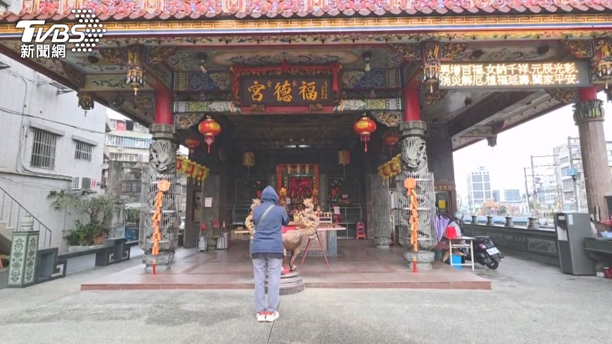 26歲女信徒日前花費550元購買熱門聯名吉伊卡哇蛋糕,竟遭一名56歲吳姓男子趁隙偷走。(圖/TVBS)