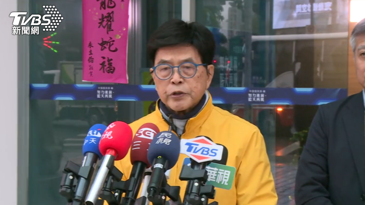 前花蓮市長葉耀輝赴國民黨中央抗議,痛批初選民調遭突襲。(圖/TVBS)