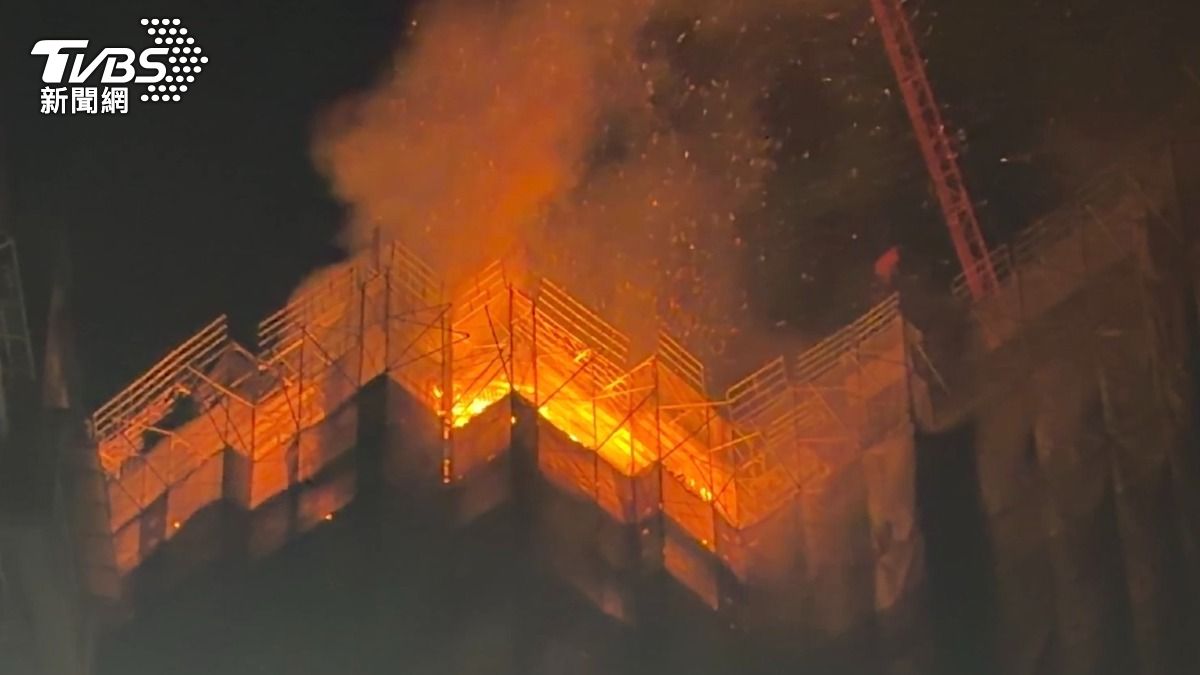 高雄興建中大樓「26樓竄火光」!隔壁住戶聞爆炸聲急逃命