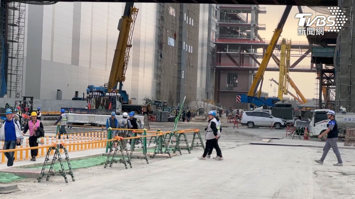 台積電在嘉義的先進封裝七廠,上個月正式展開「進機作業」,在媒體鏡頭前也首度曝光(圖/TVBS)